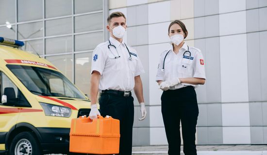 张家港救护车转运病人车内有没有插电源的位置?